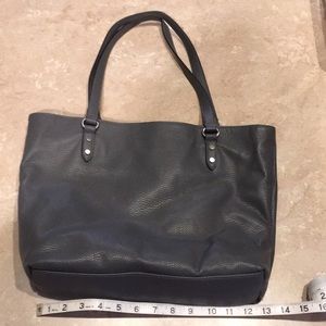 Medium gray tote bag